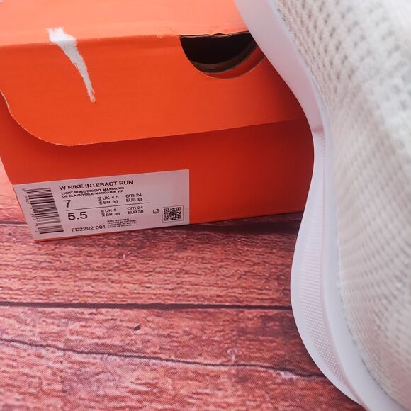 Nike Interact Run Women's Size 7 Light Bone New In Box - Picture 7 of 7